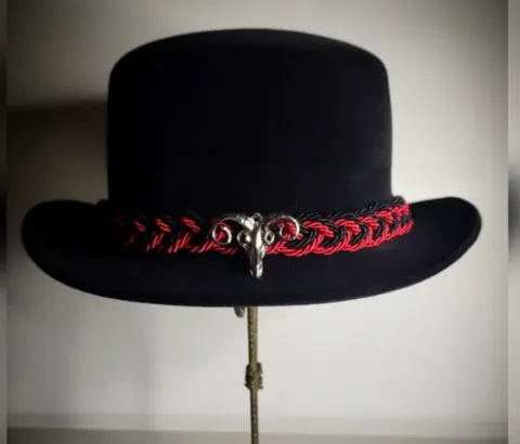 Chapéu de Exu, peça feita à mão