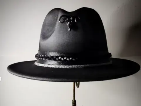 Chapéu de Exu, peça feita à mão
