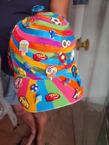 Boné de Erê, peça feita à mão