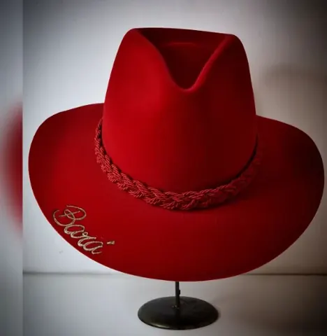 Chapéu de Exu, peça feita à mão