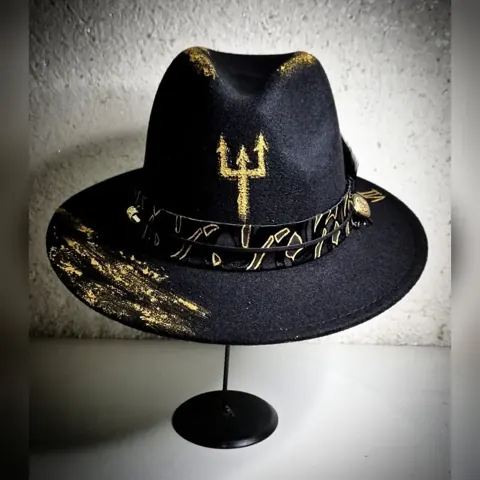 Chapéu de Exu, peça feita à mão
